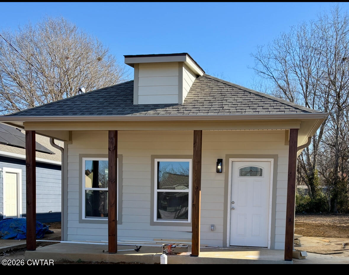 105 Dempster Street Jackson, TN 38301 - Photo 1 of 1 a front view of a house with garden