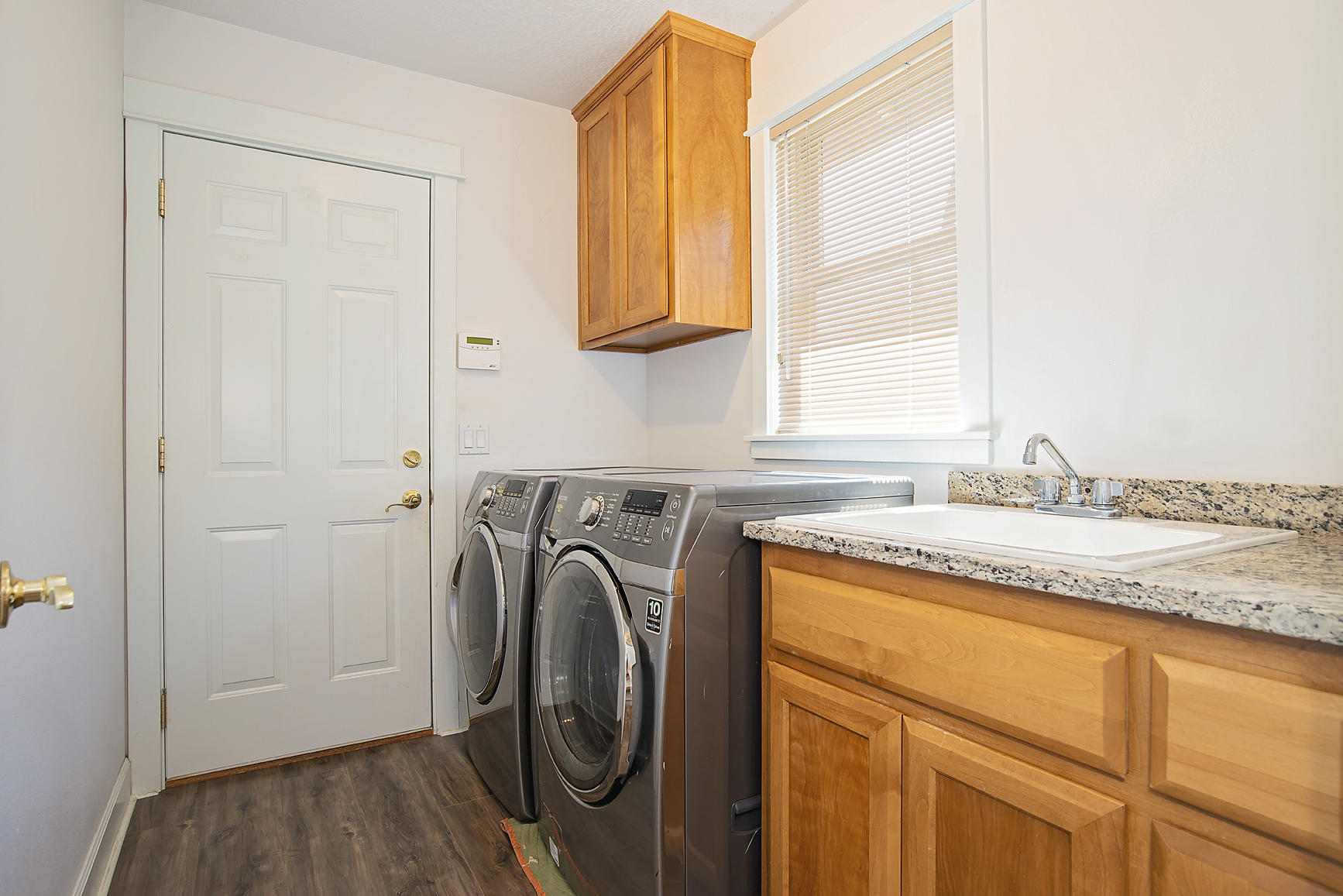 992 Spring Way Ashland, OR 97520 - Photo 9 of 21 a utility room with window washer and dryer