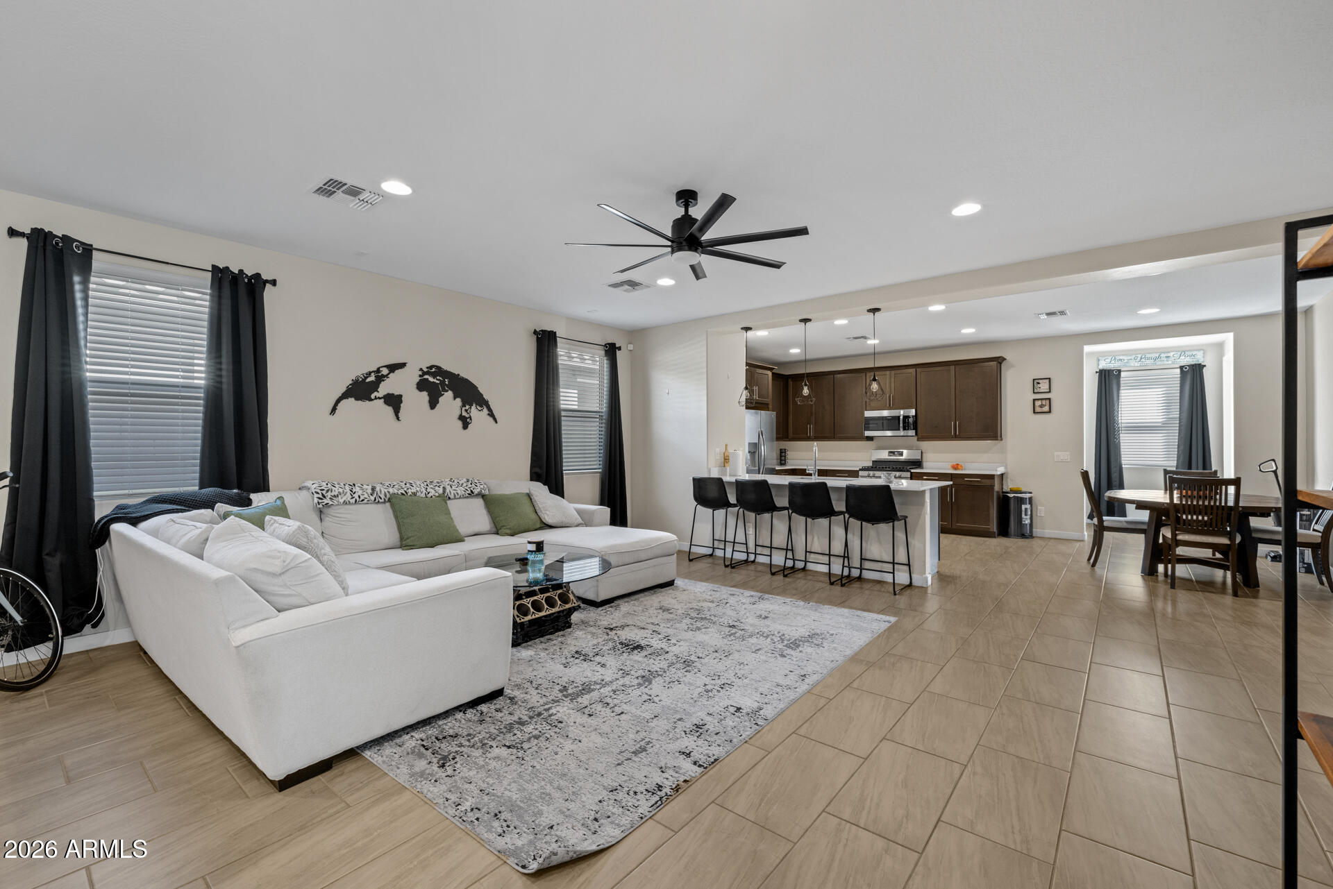 4143 East Appaloosa Road Gilbert, AZ 85296 - Photo 6 of 36 a living room with furniture and kitchen view