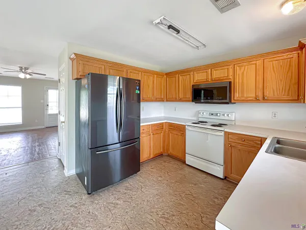 $199,500 | 10088 Lexington Drive, Denham Springs, LA 70706
