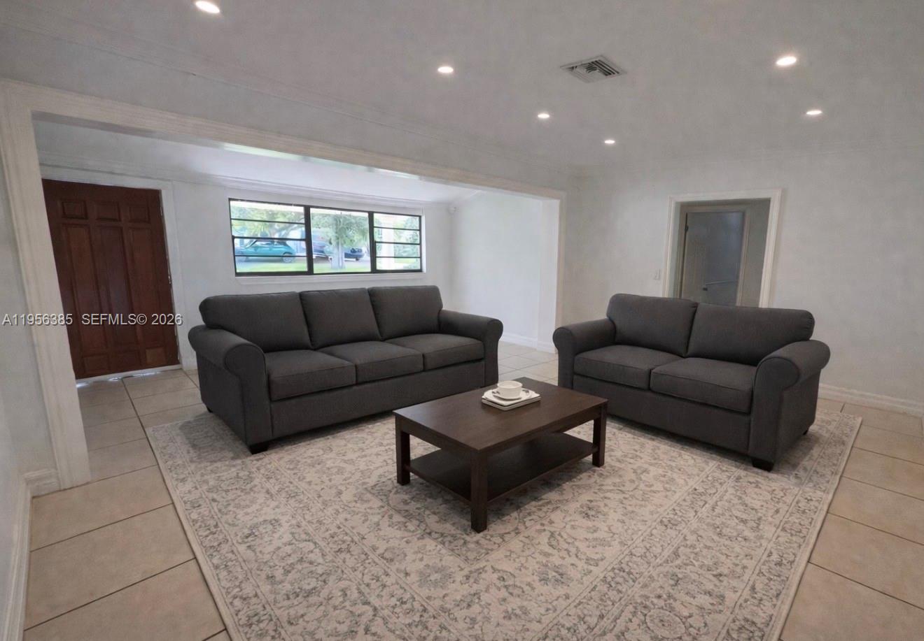 3614 Southwest 58th Avenue Miami, FL 33155 - Photo 2 of 11