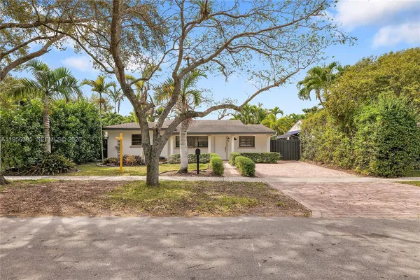 $5,000 | 3614 Southwest 58th Avenue, Miami, FL 33155