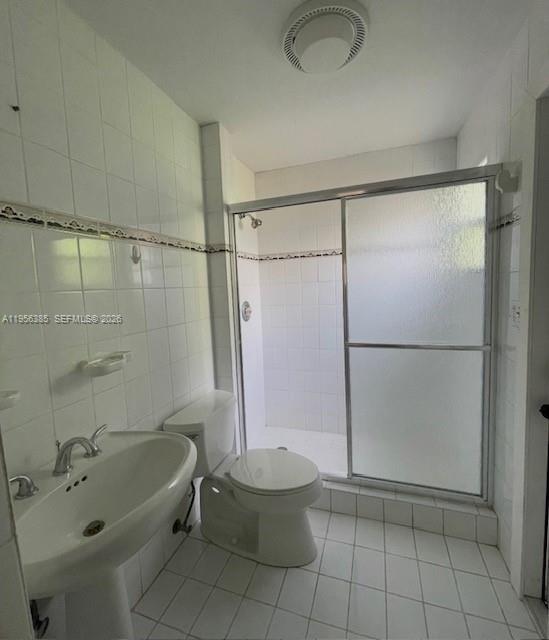 3614 Southwest 58th Avenue Miami, FL 33155 - Photo 10 of 27 a bathroom with a tub and a shower
