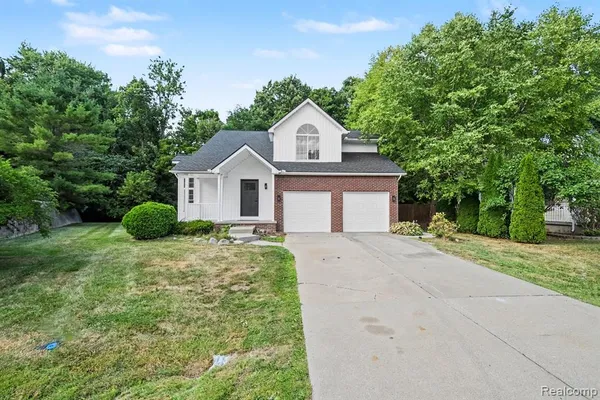 $324,950 | 4429 Meadowlane Court, Burton, MI 48519