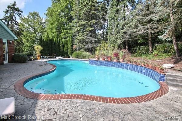 4173 Fieldbrook Road West Bloomfield, MI 48323 - Photo 30 of 32 Pool