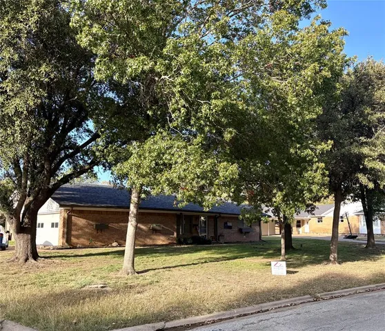 a view of a house with a tree