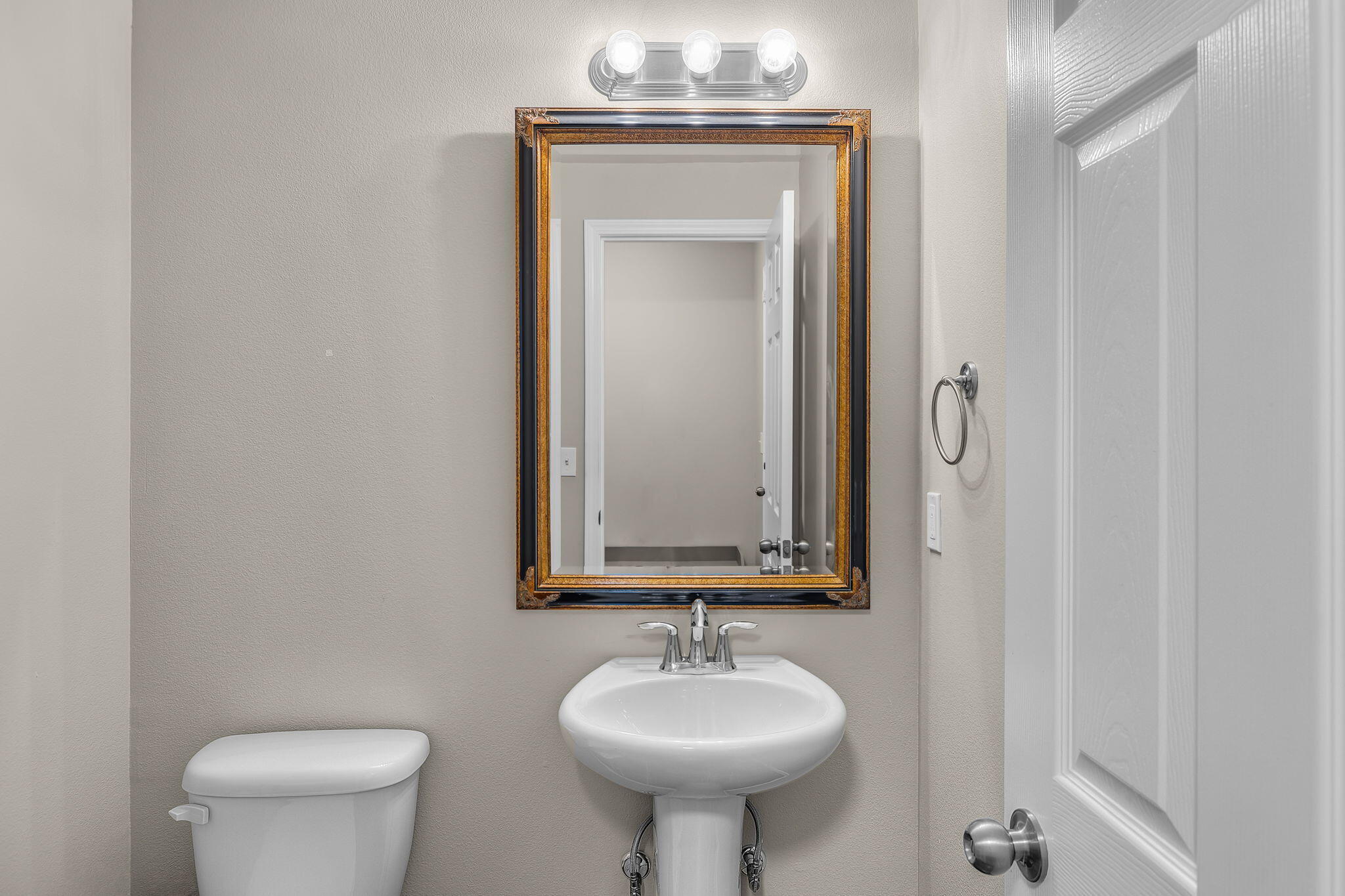 17064 Sacramento Road Bend, OR 97707 - Photo 23 of 50 a bathroom with a toilet sink and mirror