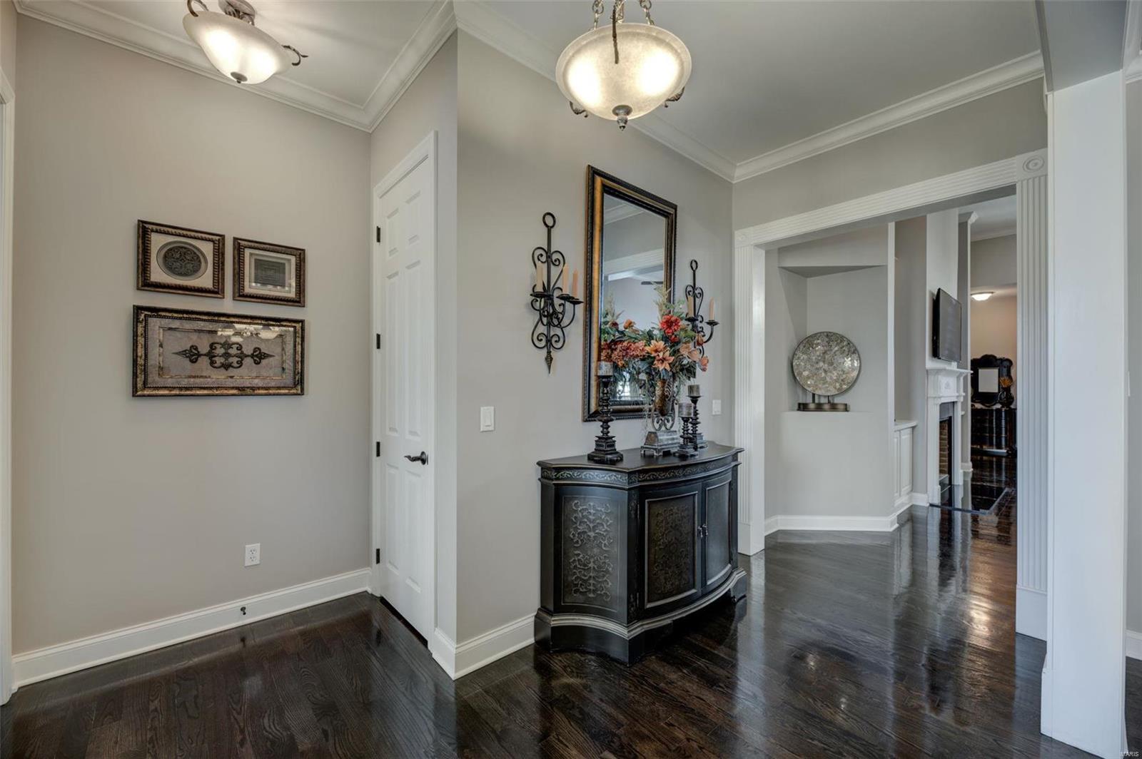 16291 Upper Chesterfield Ridge Chesterfield, MO 63017 - Photo 4 of 32 Gallery Image 4