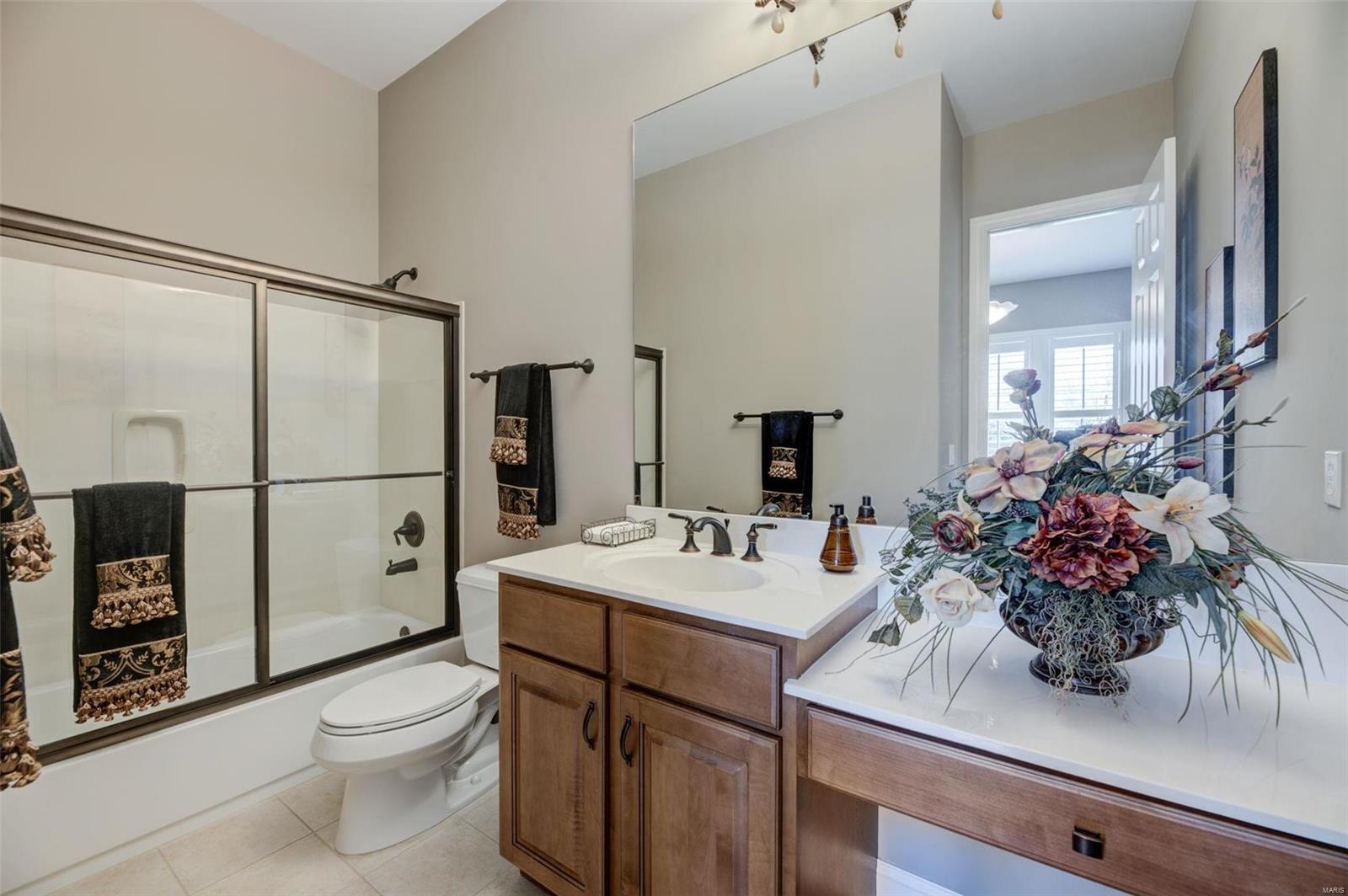 16291 Upper Chesterfield Ridge Chesterfield, MO 63017 - Photo 8 of 32 Gallery Image 8