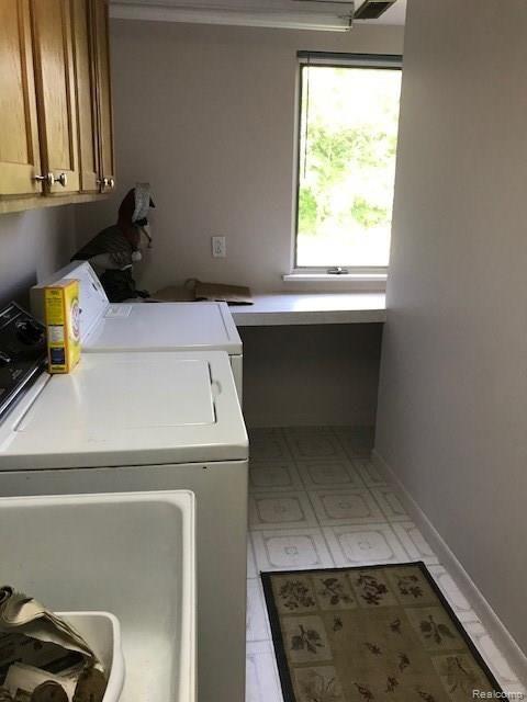 1227 Baker Road Fenton, MI 48430 - Photo 5 of 32 Baker 1227 24.jpg