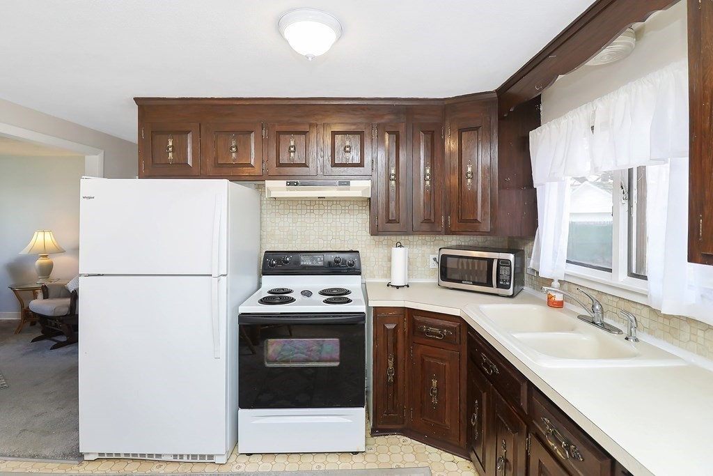 78-80 Windemere Street Springfield, MA 01104 - Photo 6 of 38