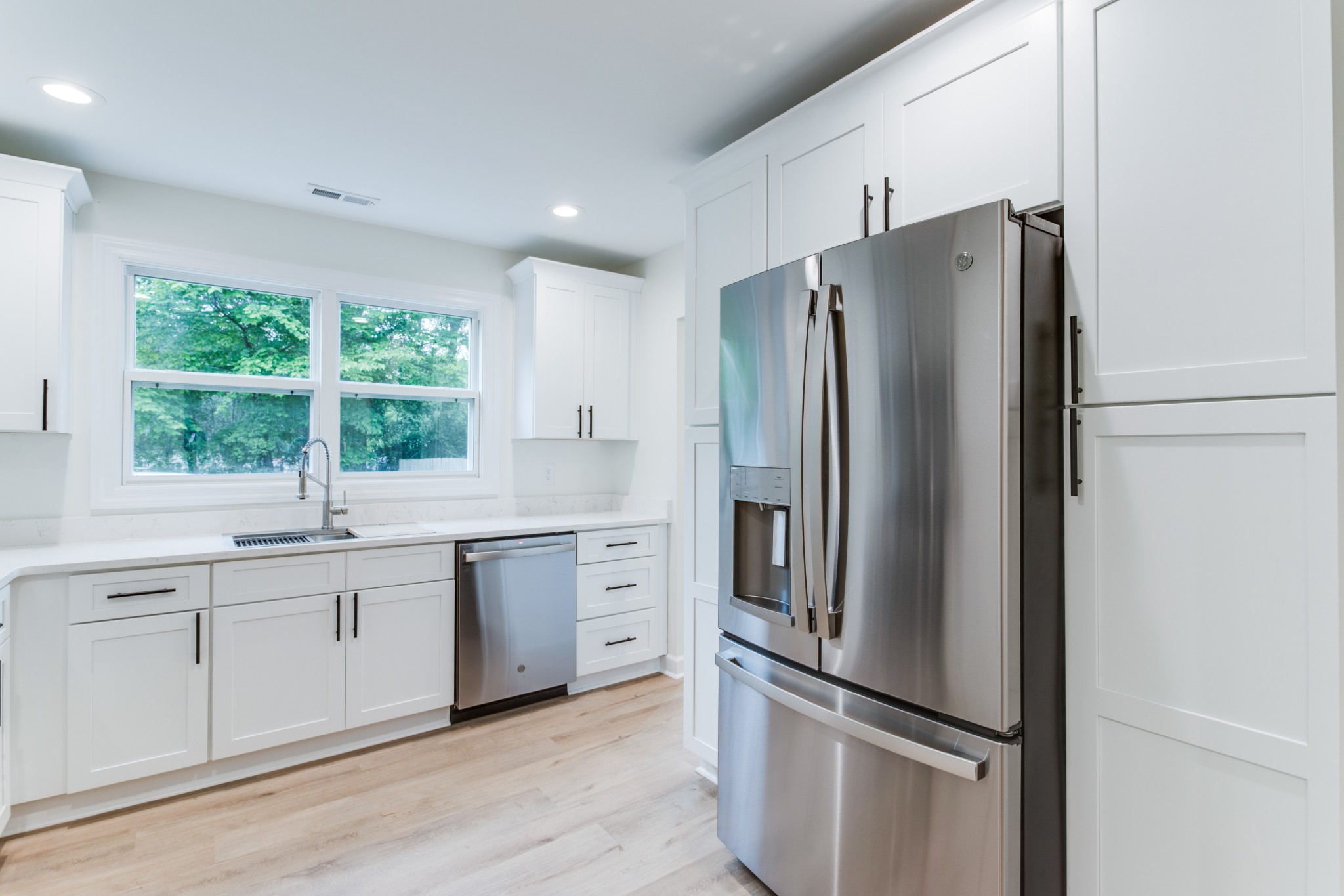 1008 South Spring Street Manchester, TN 37355 - Photo 18 of 60 State-of-the-art refrigerator is included.