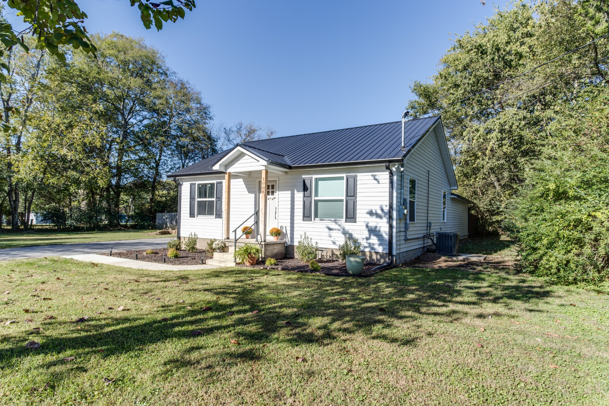 1008 South Spring Street Manchester, TN 37355 - Photo 2 of 60 Beautiful, shade trees surround the property providing lots of privacy.