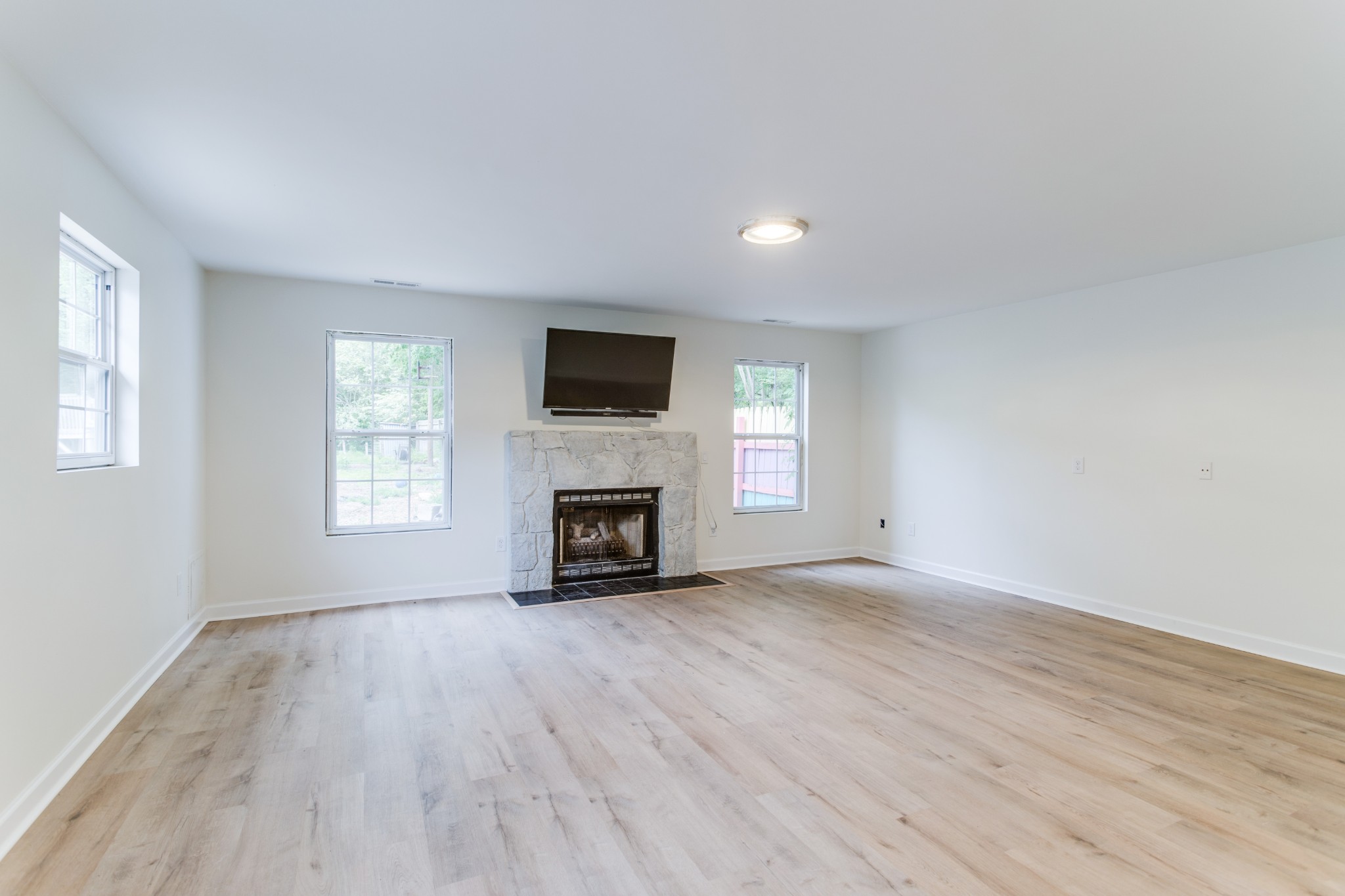 1008 South Spring Street Manchester, TN 37355 - Photo 39 of 60 Large, sunny windows flood the room with natural light, creating a warm and welcoming atmosphere throughout the day.