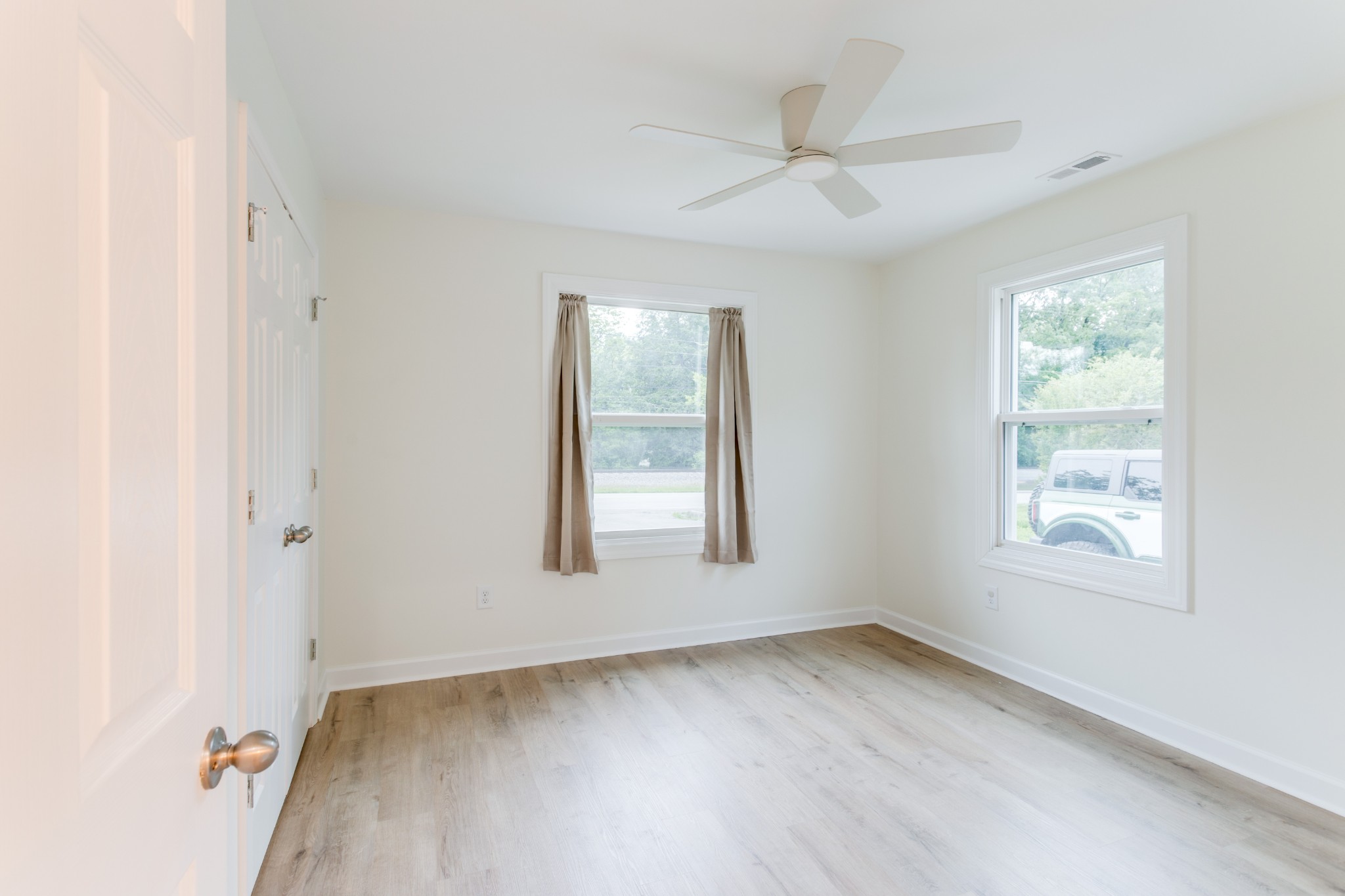 1008 South Spring Street Manchester, TN 37355 - Photo 44 of 60 Second bedroom with new LVP flooring, ceiling fan & sunny windows.