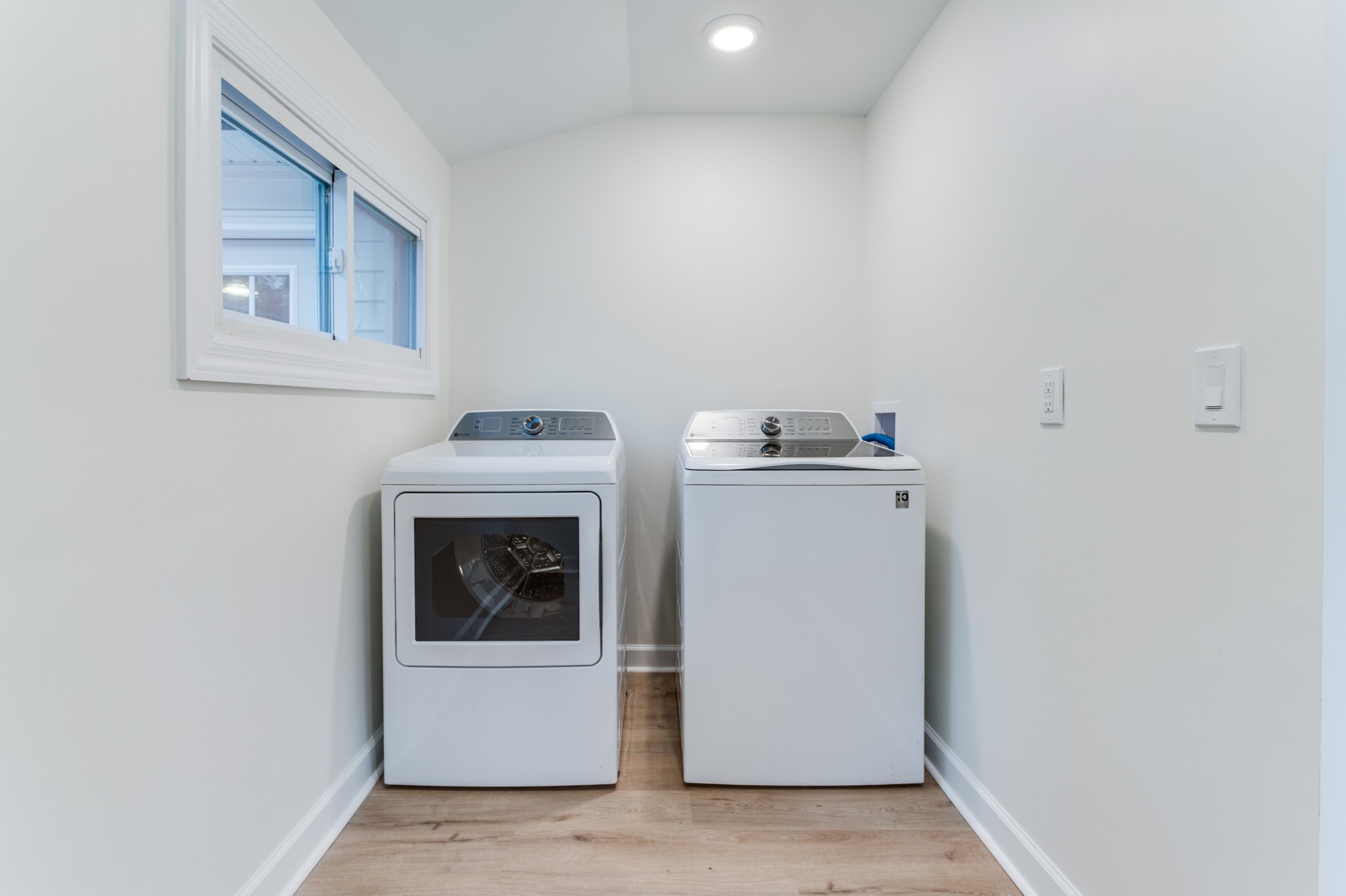 1008 South Spring Street Manchester, TN 37355 - Photo 51 of 60 Washer and dryer are included!