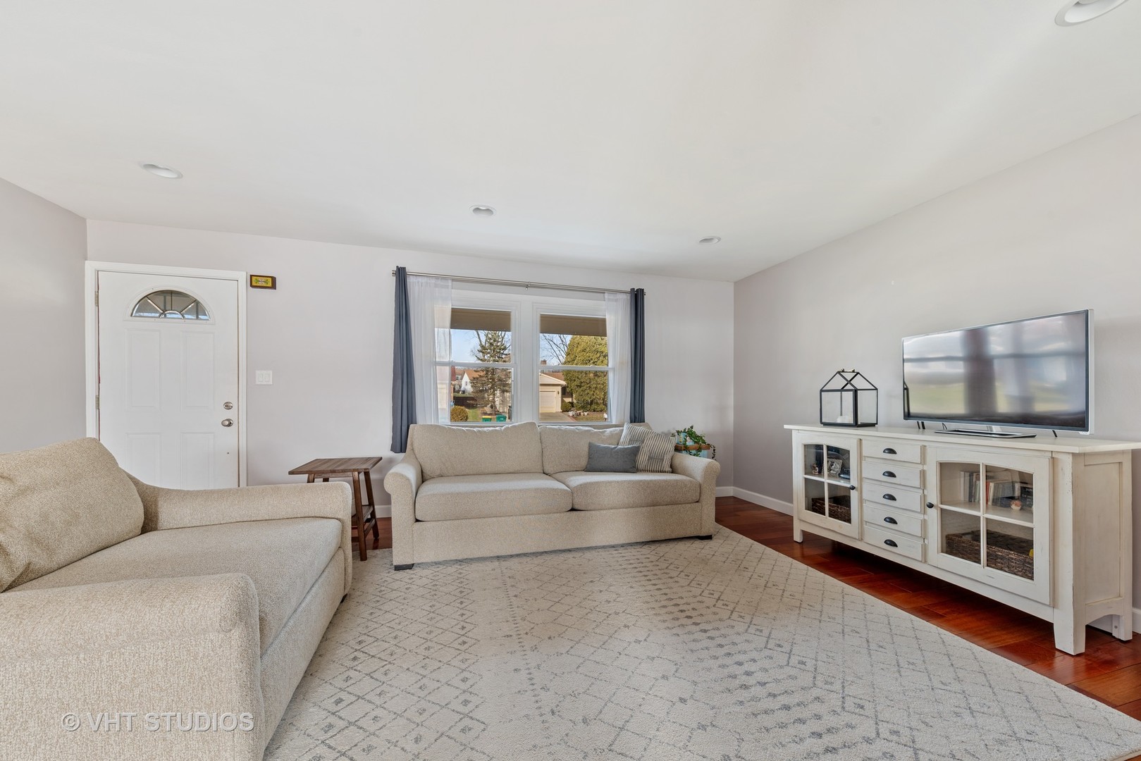 115 Stonegate Road Buffalo Grove, IL 60089 - Photo 2 of 13