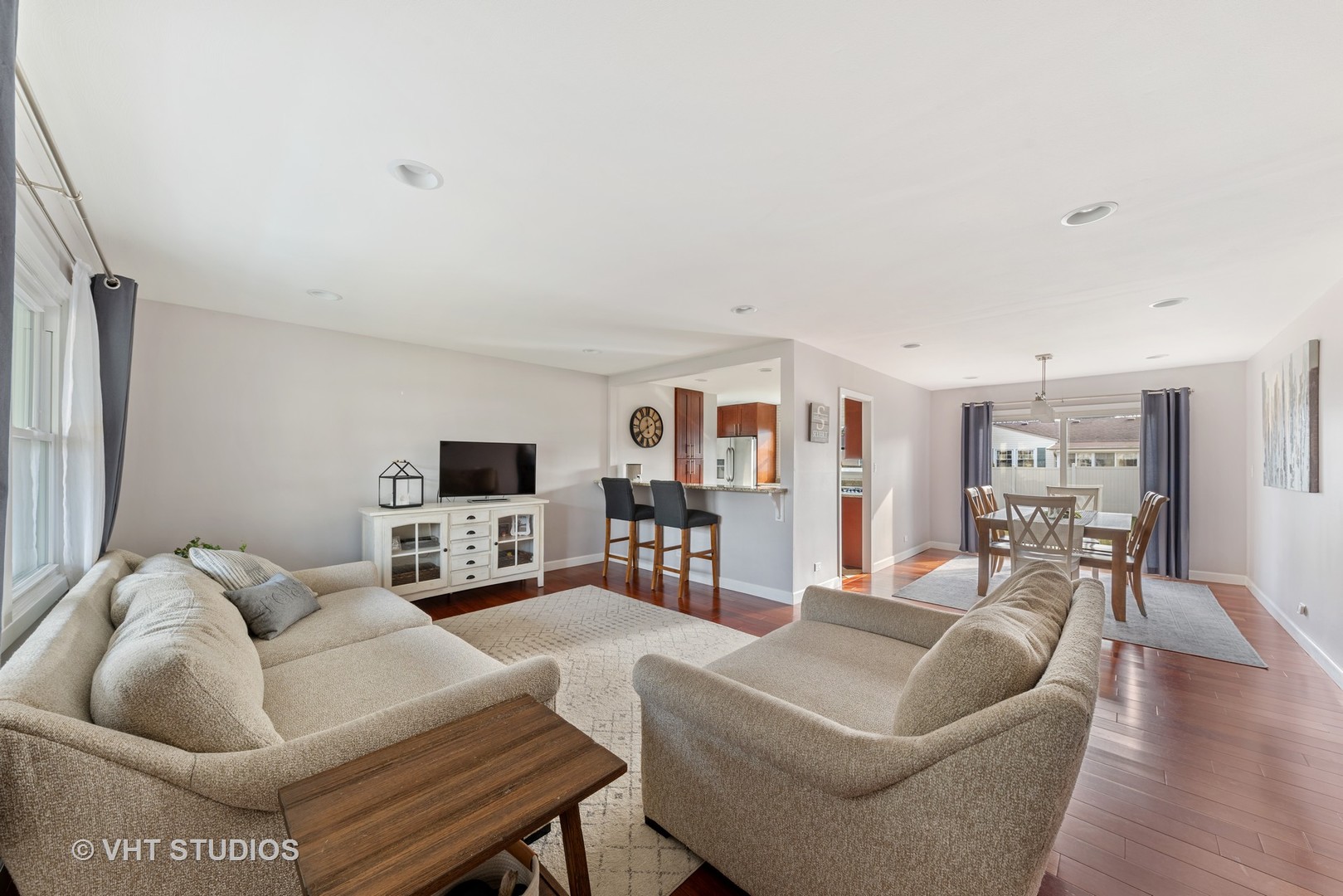 115 Stonegate Road Buffalo Grove, IL 60089 - Photo 3 of 13