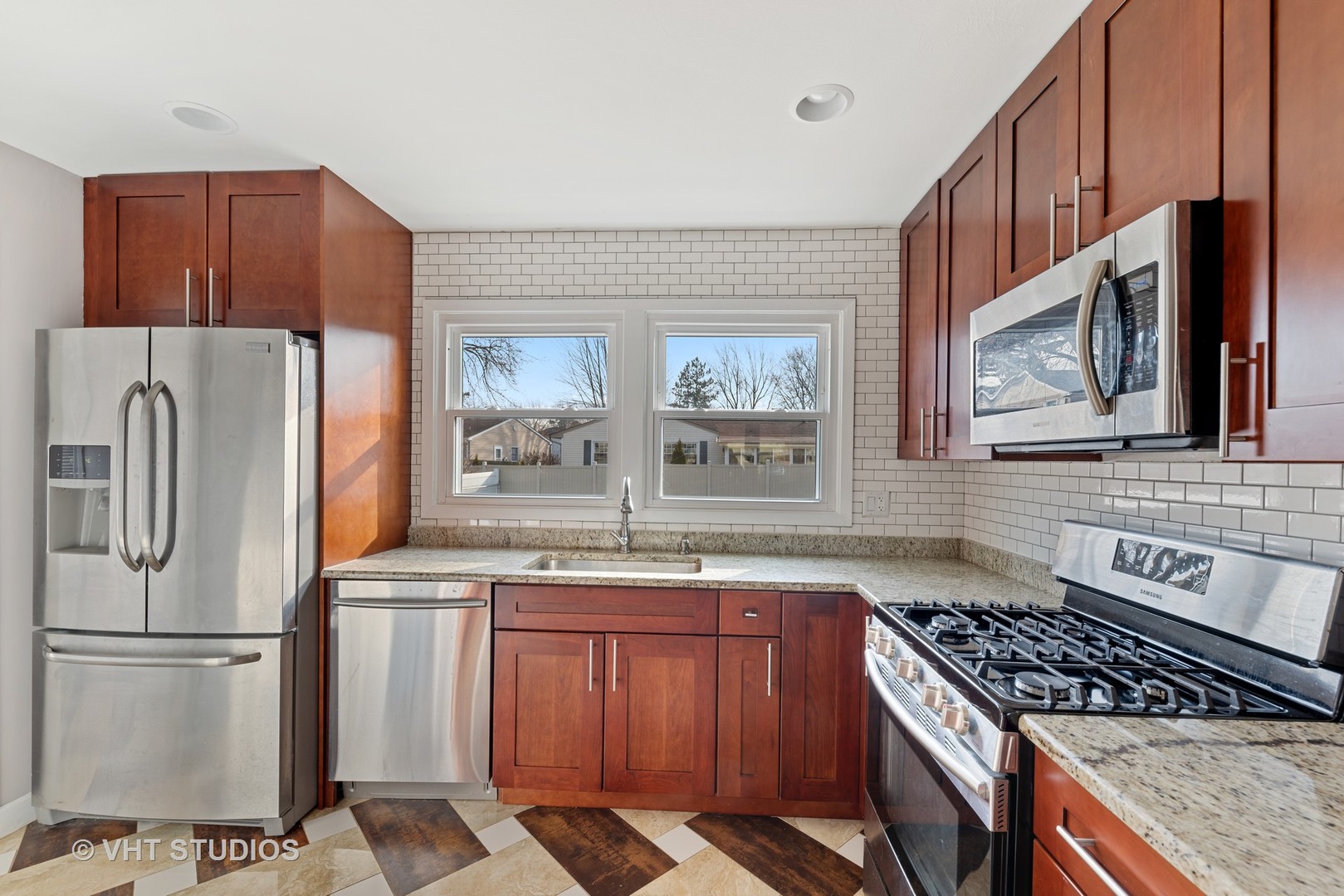 115 Stonegate Road Buffalo Grove, IL 60089 - Photo 4 of 13