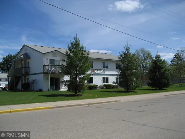 $1,050 | 530 Spring Street, Unit B2, Somerset, WI 54025