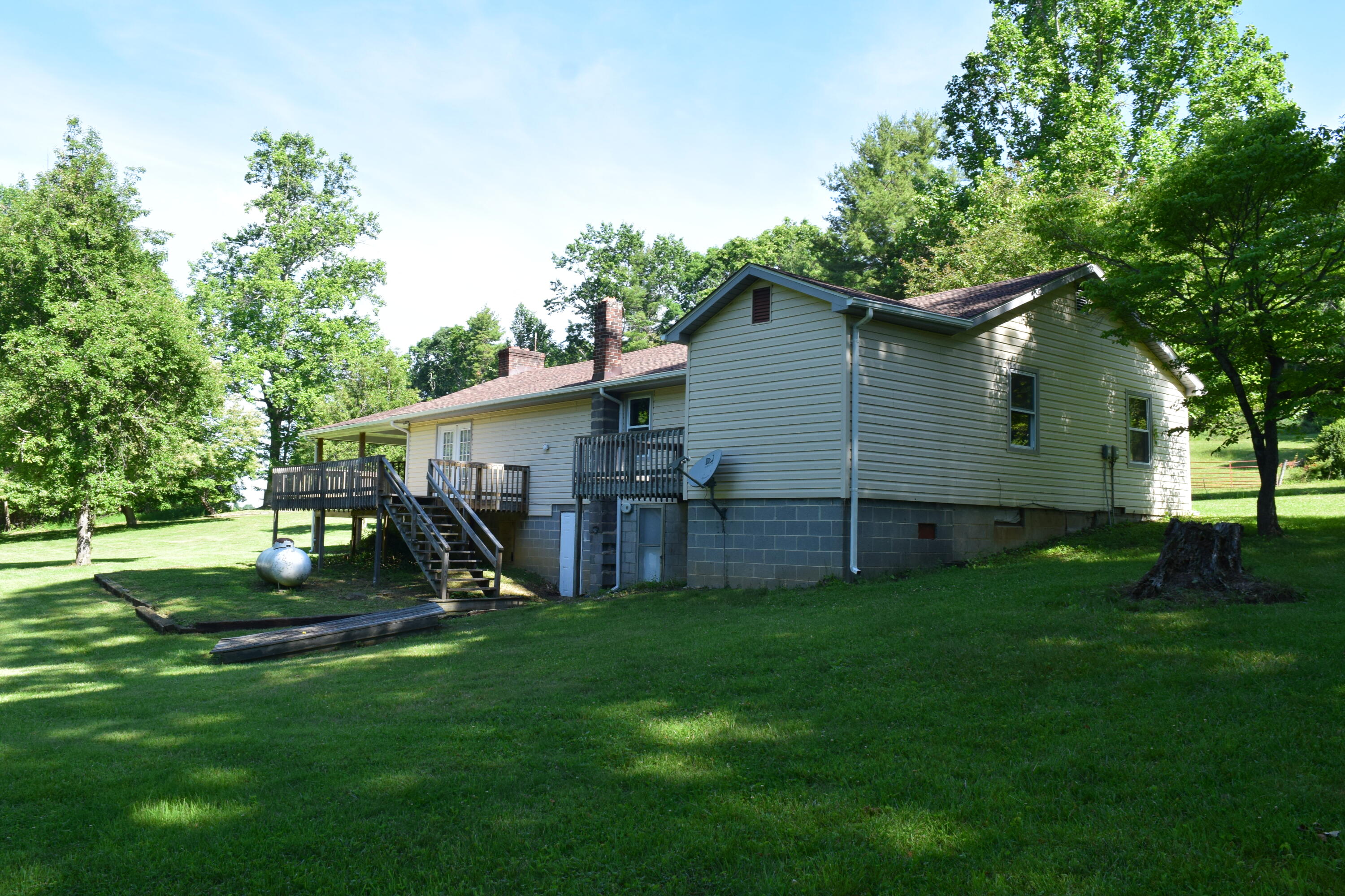 812 Conner Grove Road Southwest Willis, VA 24380 - Photo 8 of 87 DSC_0010