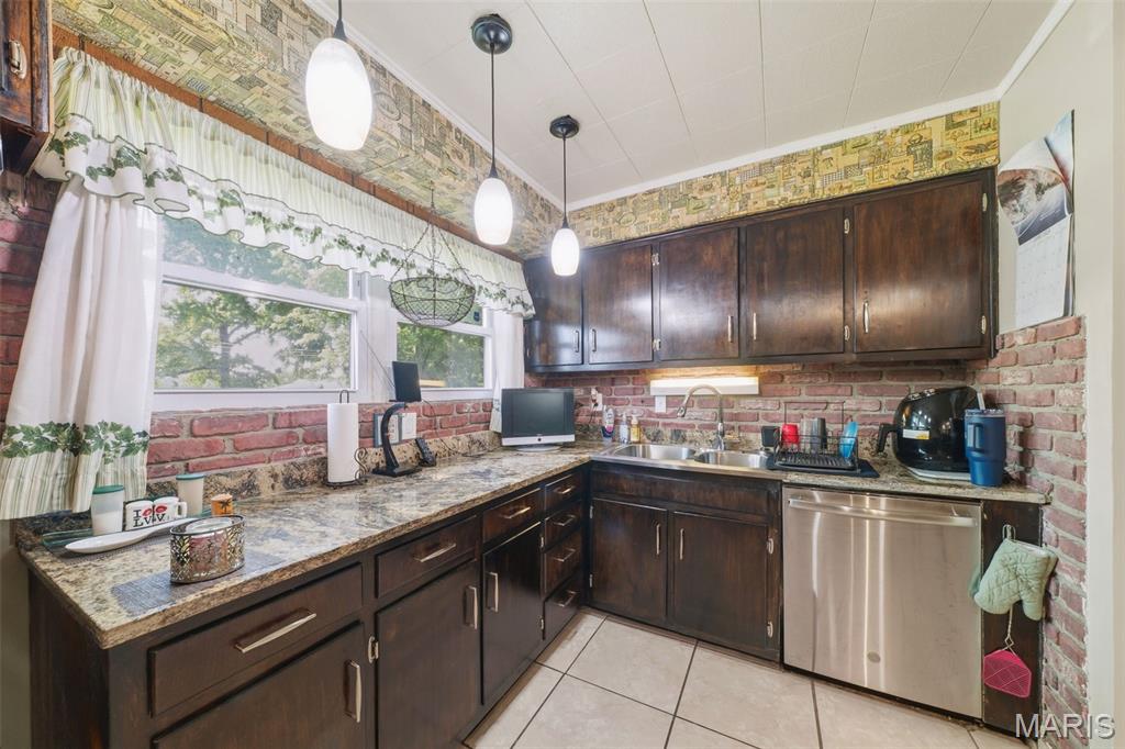6908 Howdershell Road Hazelwood, MO 63042 - Photo 15 of 32