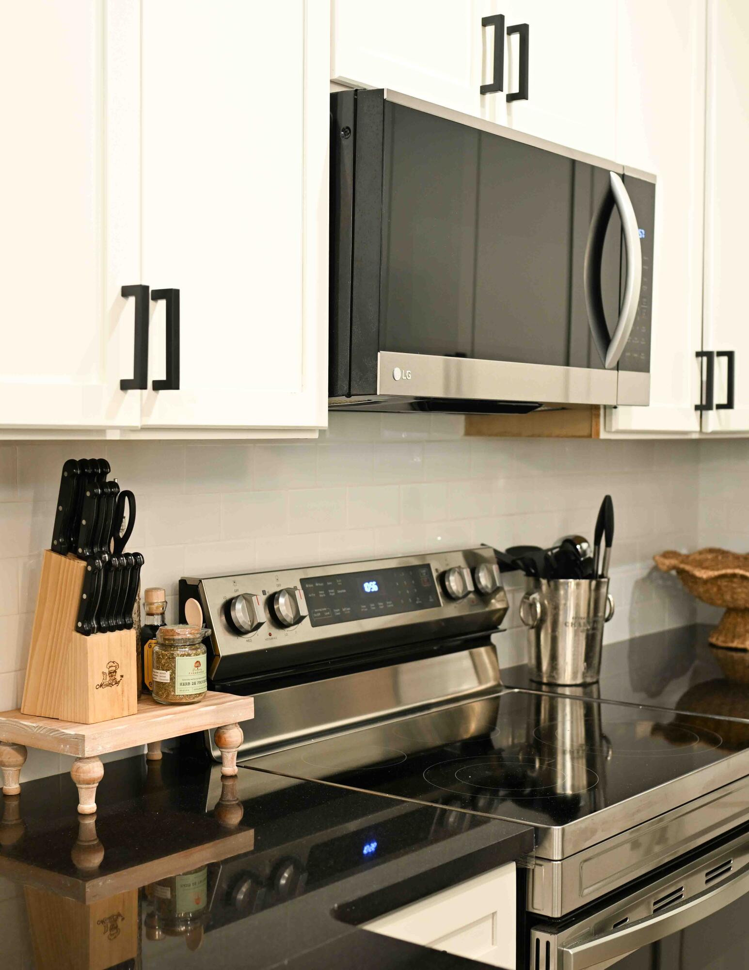 90 Southaven Circle Santa Rosa Beach, FL 32459 - Photo 7 of 29 a kitchen with a stove and a microwave