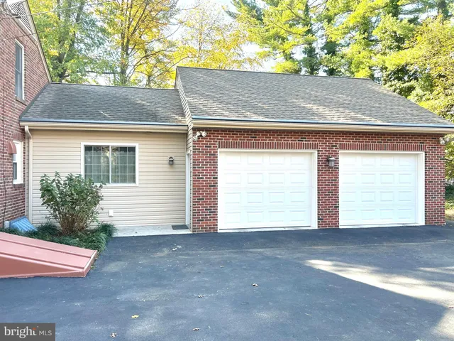 $369,900 | 203 Hillside Terrace, York, PA 17408