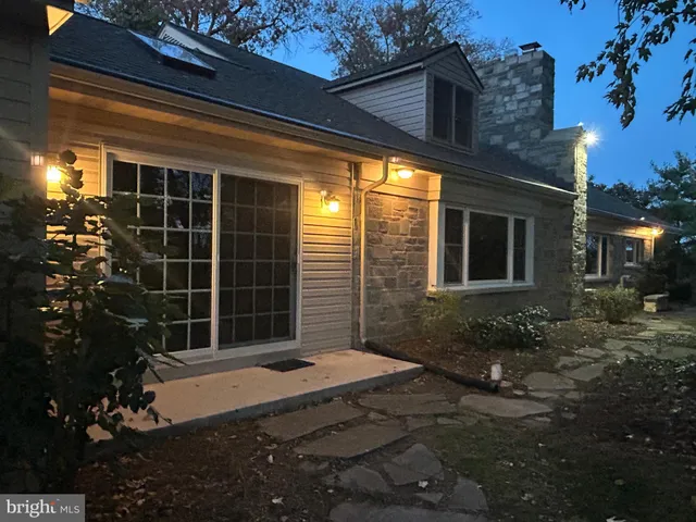 $369,900 | 203 Hillside Terrace, York, PA 17408