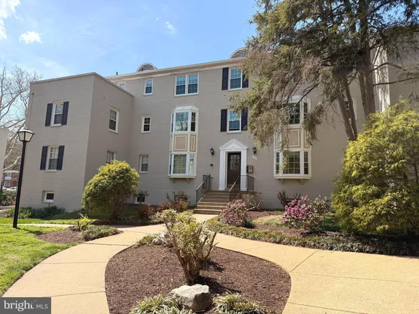 $235,000 | 822 South Arlington Mill Drive, Unit 2301, Arlington, VA 22204