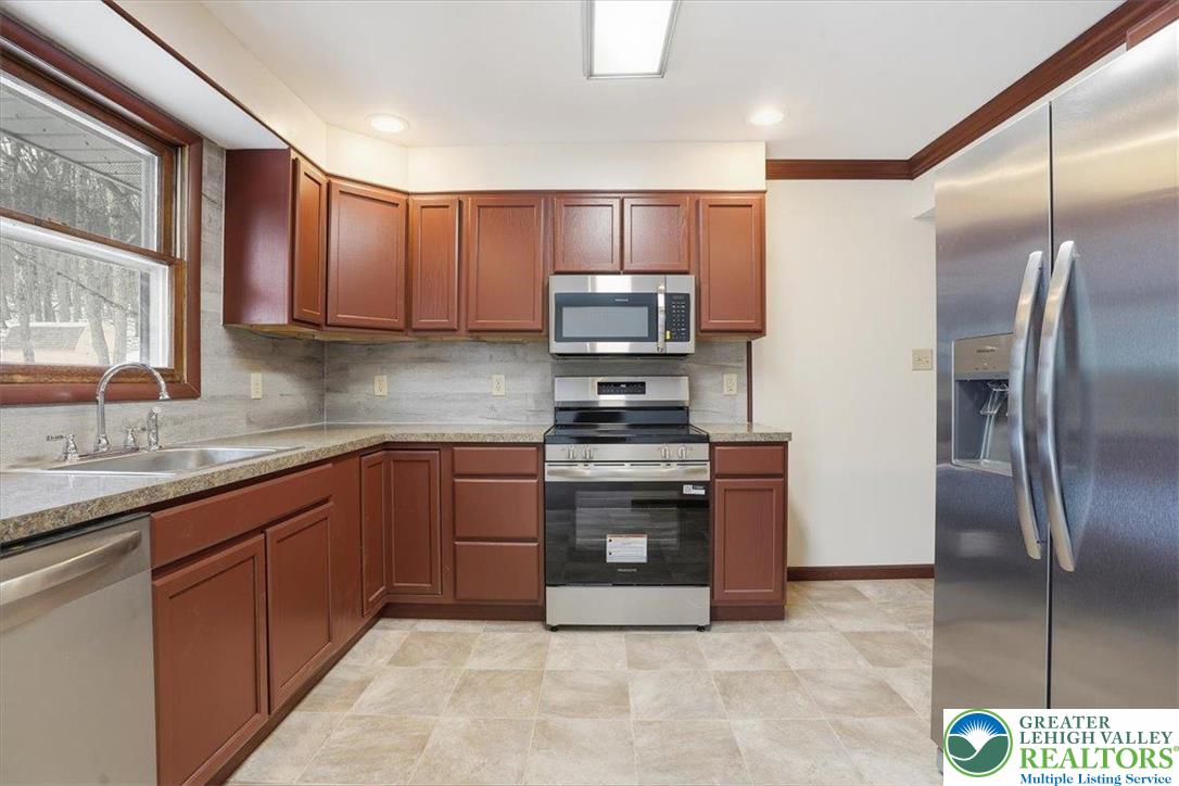 401 Highland Hill Road Jim Thorpe, PA 18235 - Photo 21 of 71 a kitchen with stainless steel appliances granite countertop a refrigerator sink and stove