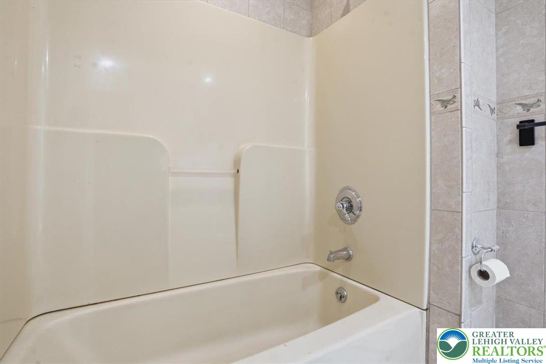 401 Highland Hill Road Jim Thorpe, PA 18235 - Photo 26 of 71 a bathroom with a bathtub
