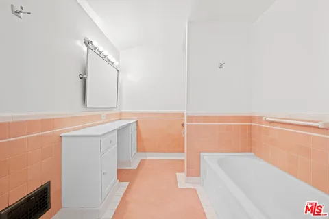 $2,375,000 | 361 North Mansfield Avenue, Los Angeles, CA 90036