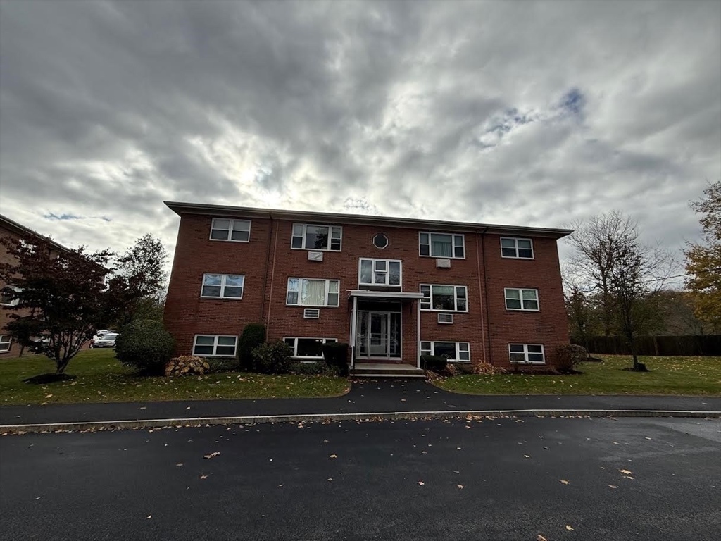 21 Warren Street, Unit 24 Waltham, MA 02453 - Photo 14 of 17