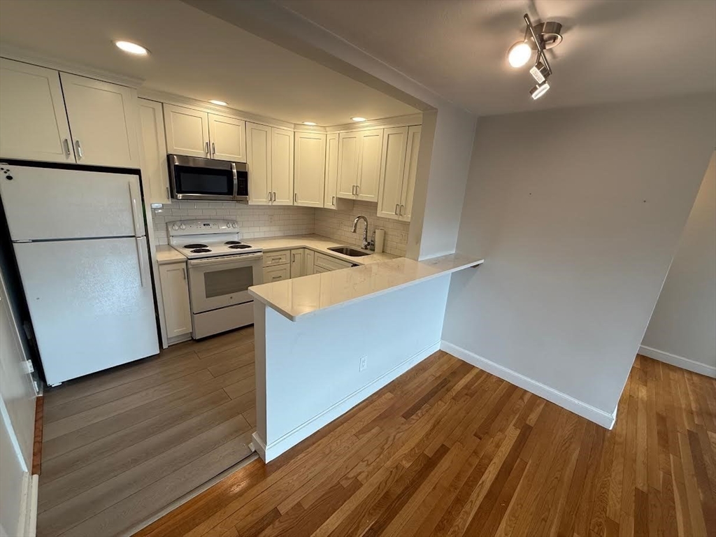 21 Warren Street, Unit 24 Waltham, MA 02453 - Photo 2 of 15