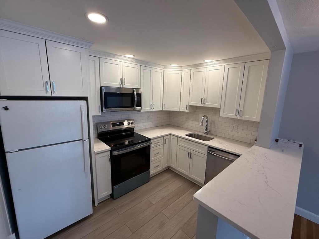 21 Warren Street, Unit 24 Waltham, MA 02453 - Photo 5 of 17