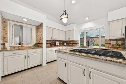 $559,000 | 6 Skyland Place, The Woodlands, TX 77381