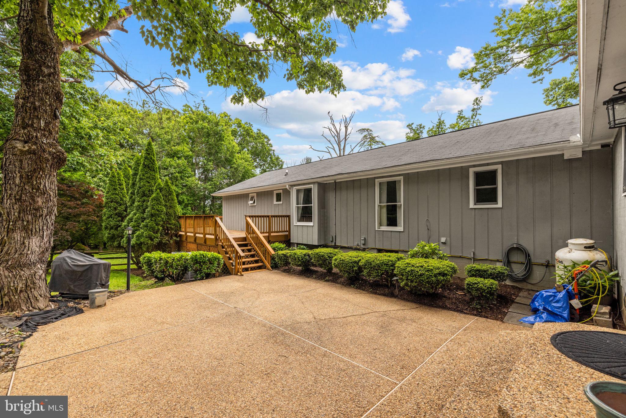 41726 Stumptown Road Leesburg, VA 20176 - Photo 50 of 91 Back Yard Pebble Stone Patio