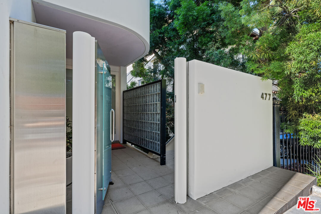 477 Upper Mesa Road Santa Monica, CA 90402 - Photo 2 of 30