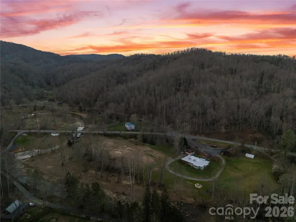 $1,000,000 | 2805 Highway 9, Black Mountain, NC 28711