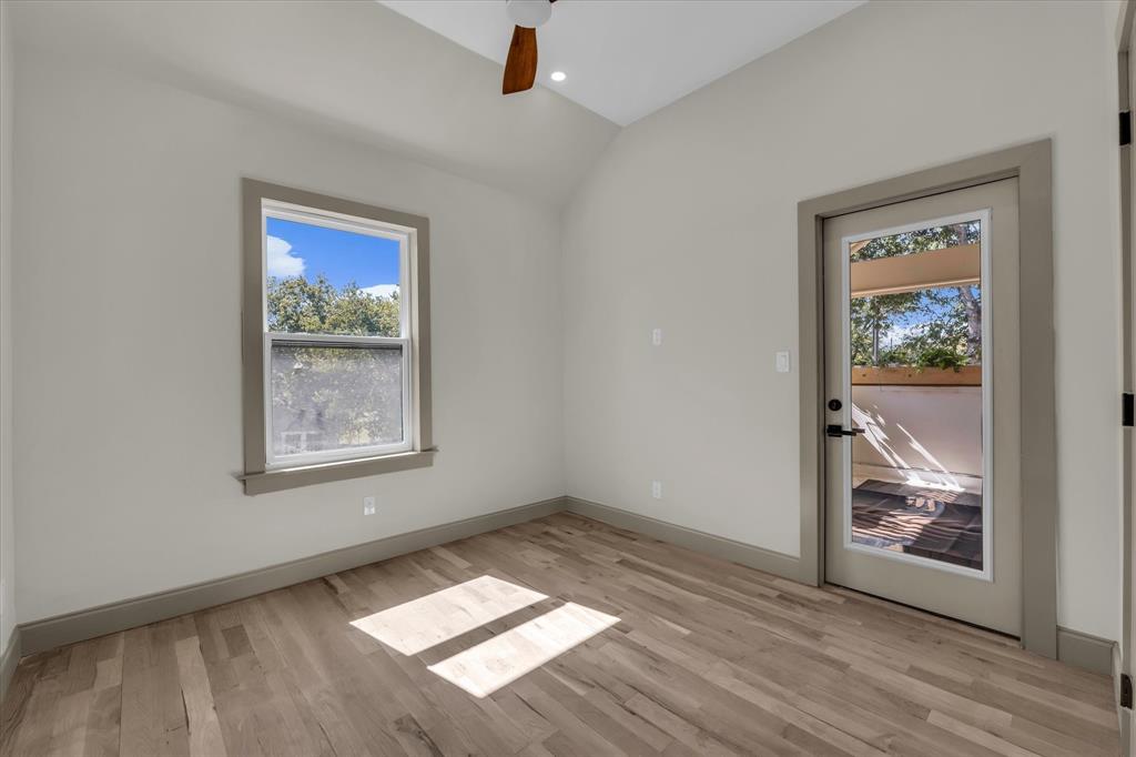 718 Tyler Street Waco, TX 76704 - Photo 25 of 39 an empty room with windows