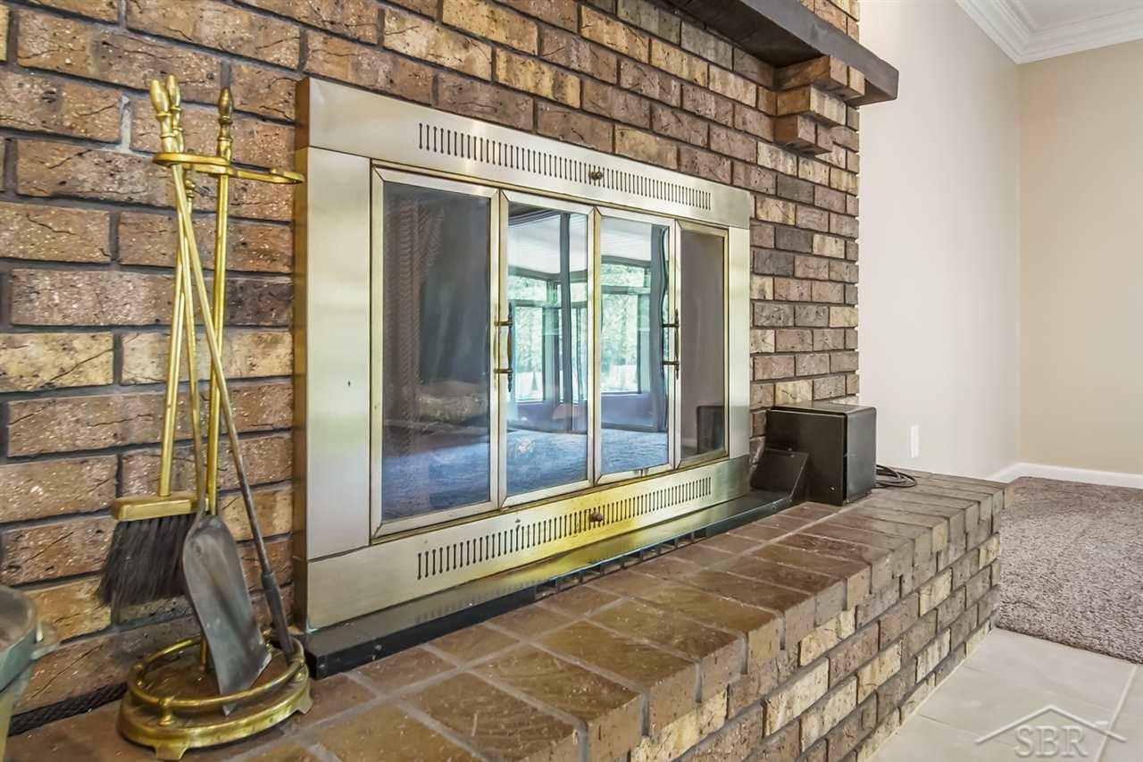965 South Miller Road Saginaw, MI 48609 - Photo 8 of 42 31380640-7.JPG