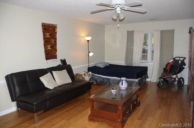 6246 Round Hill Road Charlotte, NC 28211 - Photo 5 of 22 Gallery Image 5