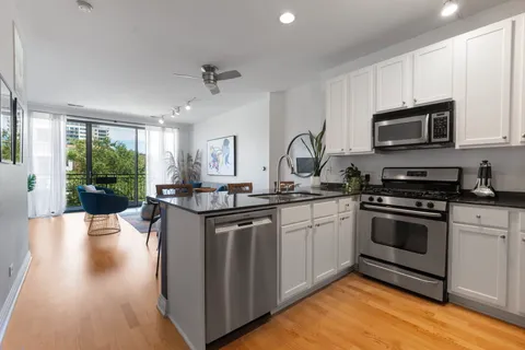 $365,000 | 859 West Erie Street, Unit 408, Chicago, IL 60642