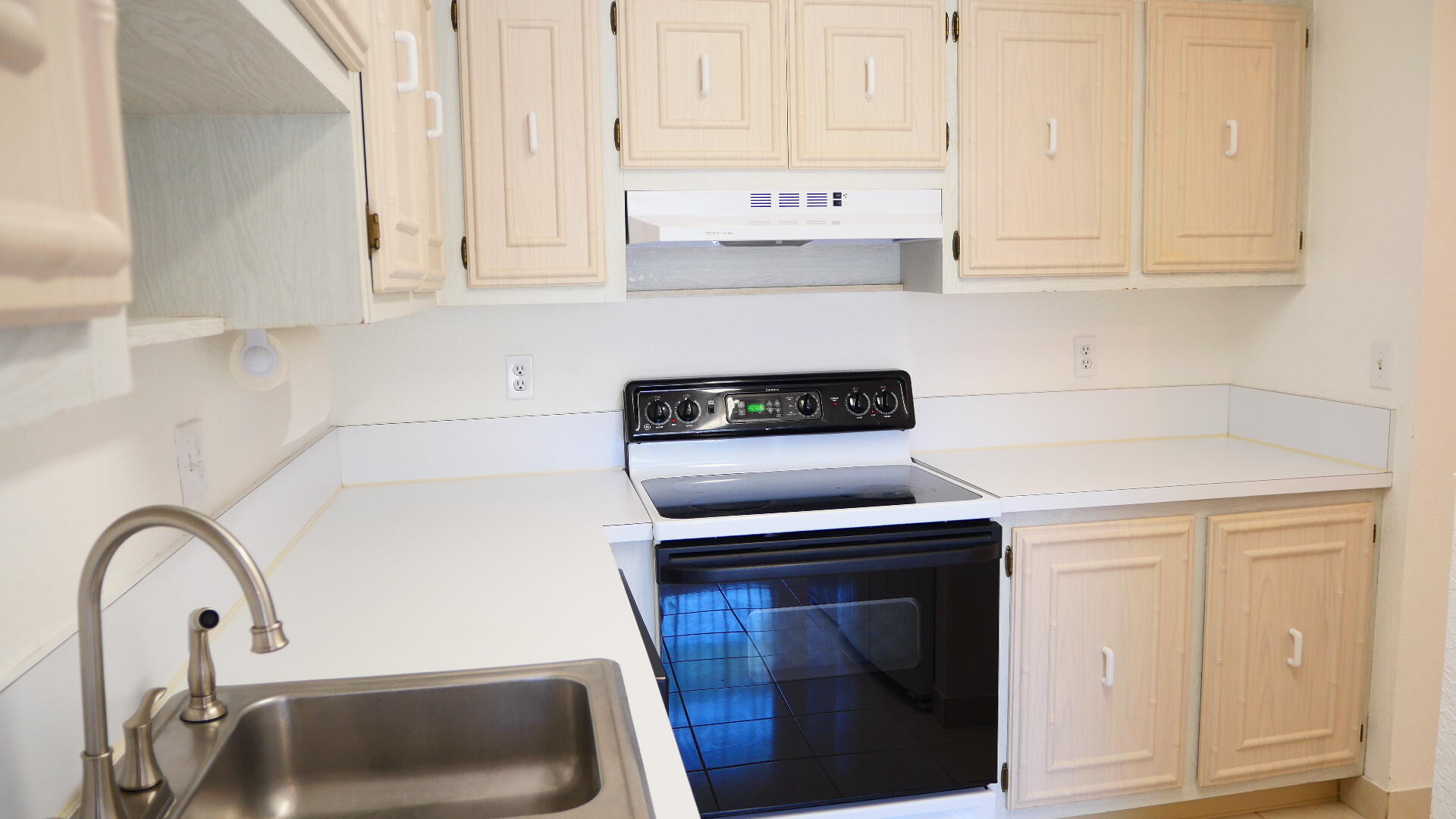 13638 Vía Flora, Unit D Delray Beach, FL 33484 - Photo 7 of 27 Kitchen other