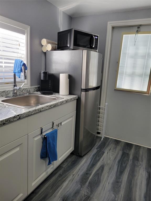 511 Southwest 39th Trace Okeechobee, FL 34974 - Photo 13 of 16 a kitchen with kitchen island a counter top space a sink and a refrigerator