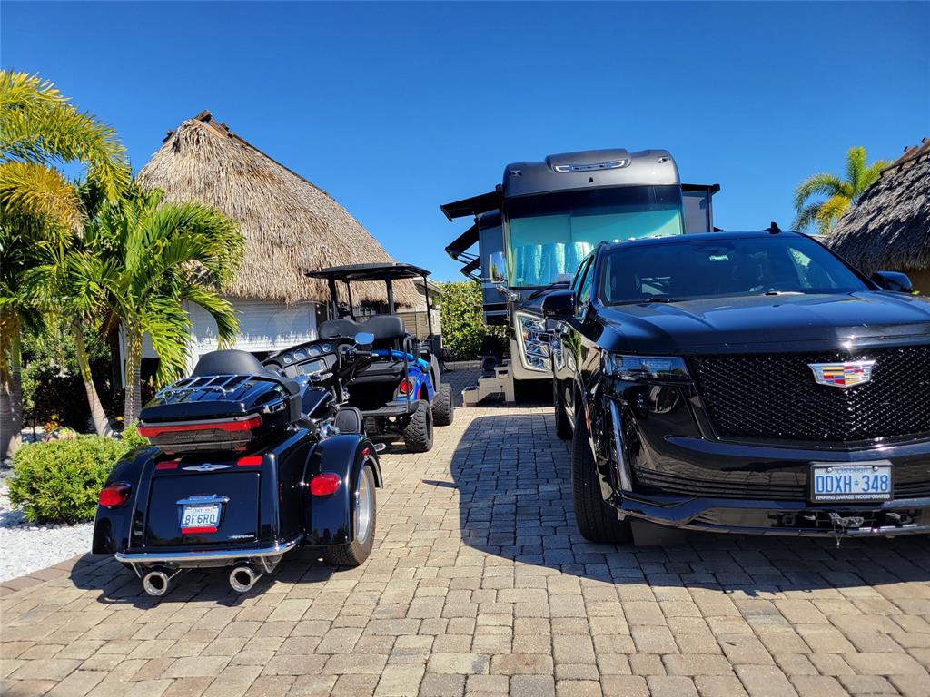 511 Southwest 39th Trace Okeechobee, FL 34974 - Photo 3 of 16 a view of a chairs and tables in patio