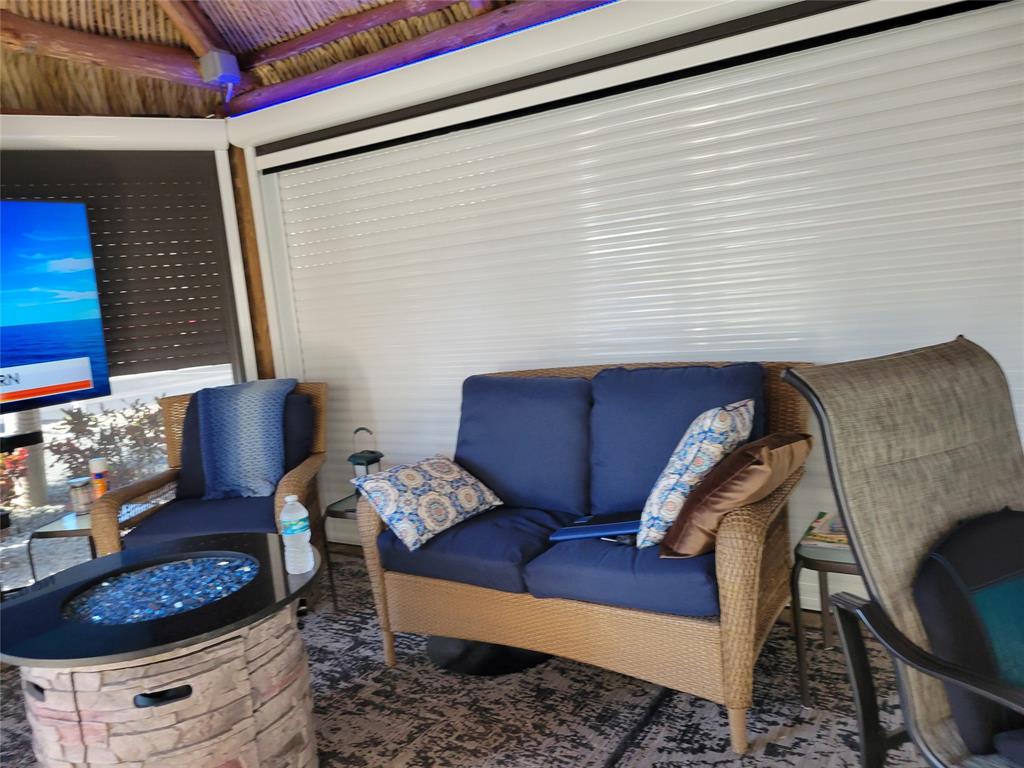 511 Southwest 39th Trace Okeechobee, FL 34974 - Photo 4 of 16 a living room with furniture and a couch