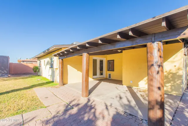 a house view with a outdoor space