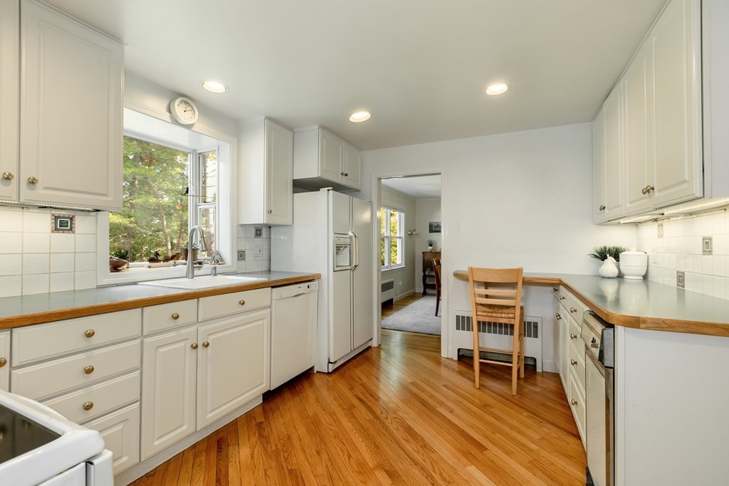 130 Martin Road Concord, MA 01742 - Photo 8 of 31